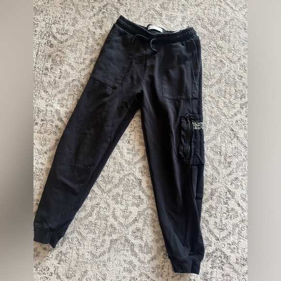 3 boys pants. 2 from Zara and 1 from children’s place. - Picture 5 of 8